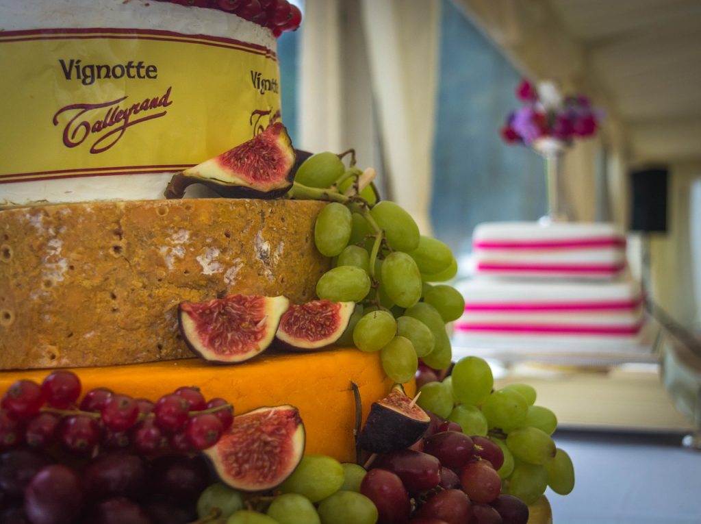 Alternative Wedding Cakes - WeddingsAbroad.com