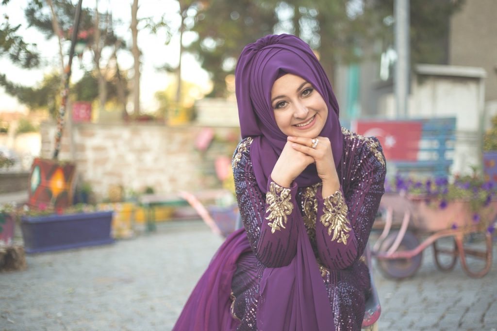 Different Culture Weddings - What To Wear - WeddingsAbroad.com
